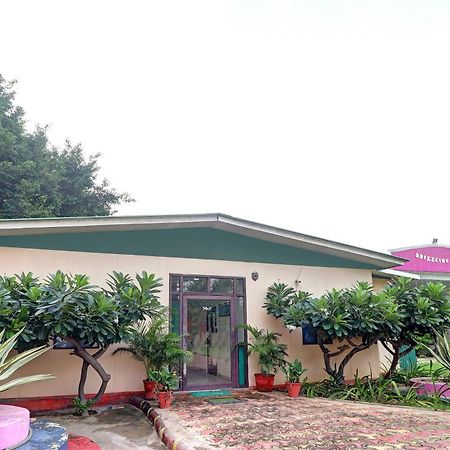 OYO Flagship 83089 Hotel Drizzling Land Muradnagar Exterior foto