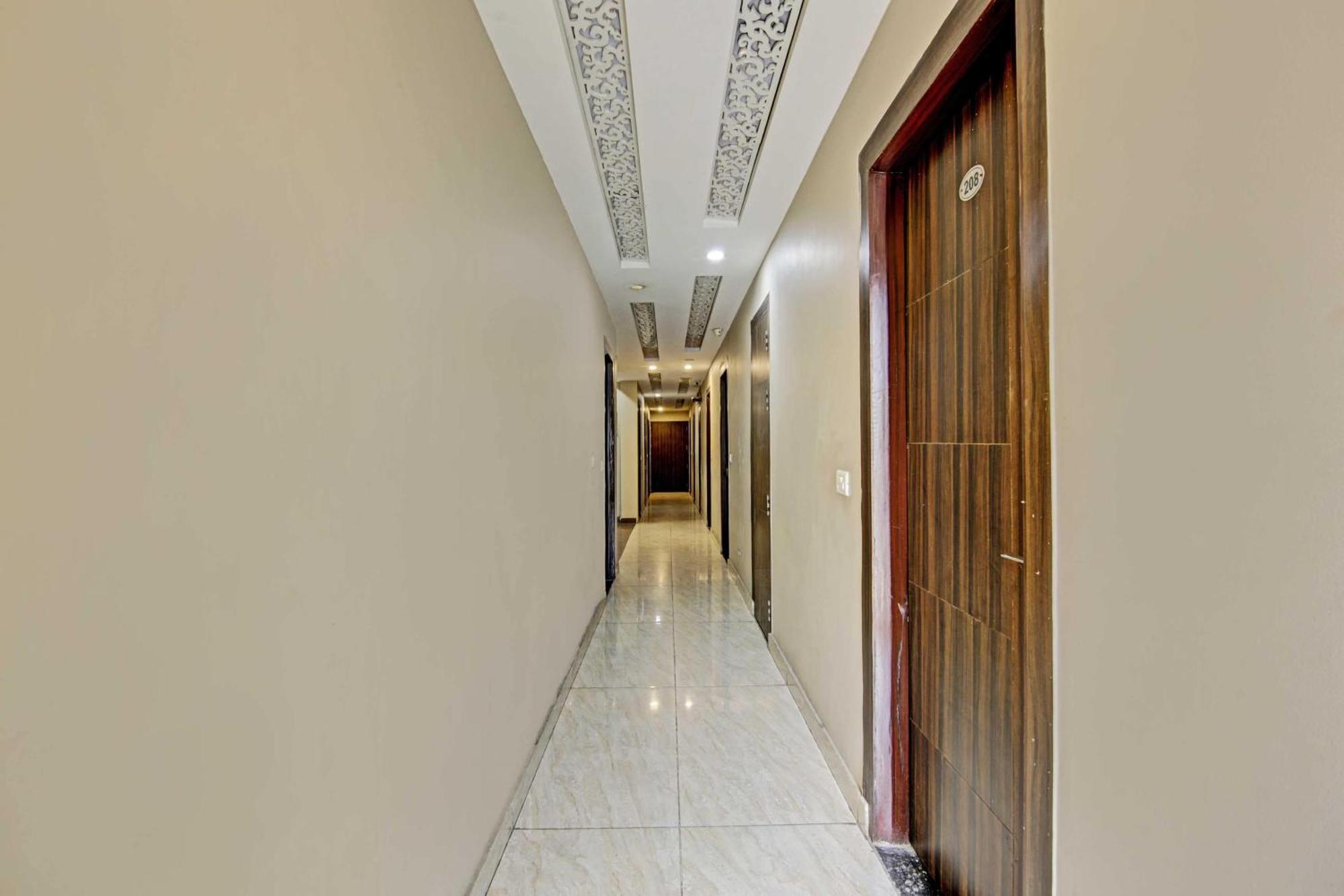 OYO Flagship 83089 Hotel Drizzling Land Muradnagar Exterior foto