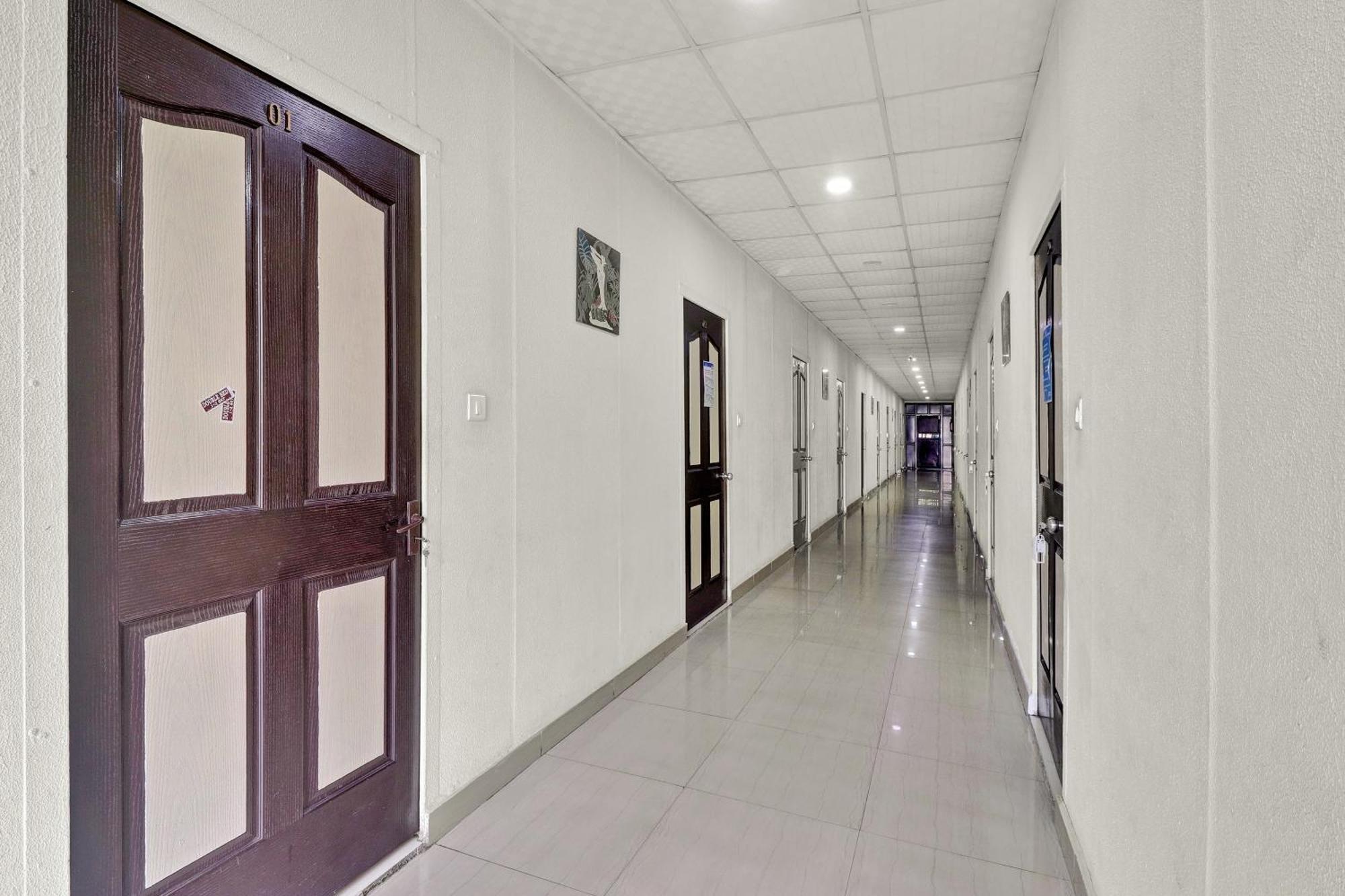 OYO Flagship 83089 Hotel Drizzling Land Muradnagar Exterior foto