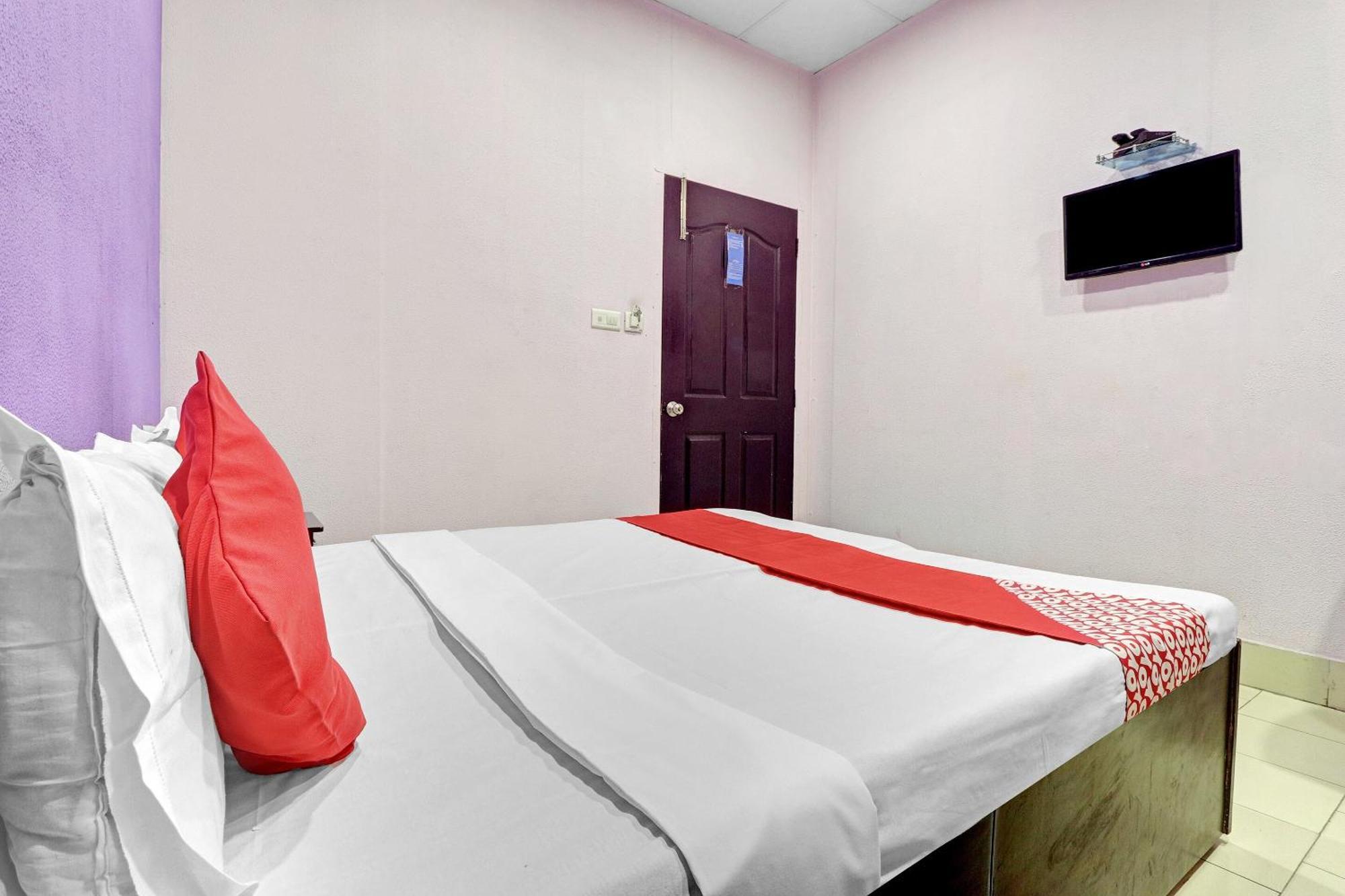 OYO Flagship 83089 Hotel Drizzling Land Muradnagar Exterior foto